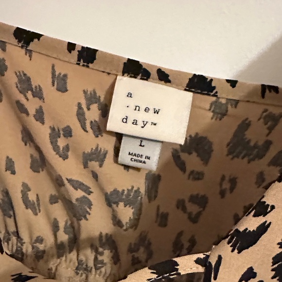 A New Day Leopard Print Maxi Dress - Tan and Black with Keyhole Cut Out - Picture 4 of 6